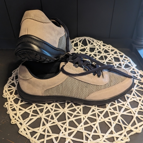 NWOT SAS Sporty Lux Taupe Stone sz 7 Shoe - Picture 8 of 8